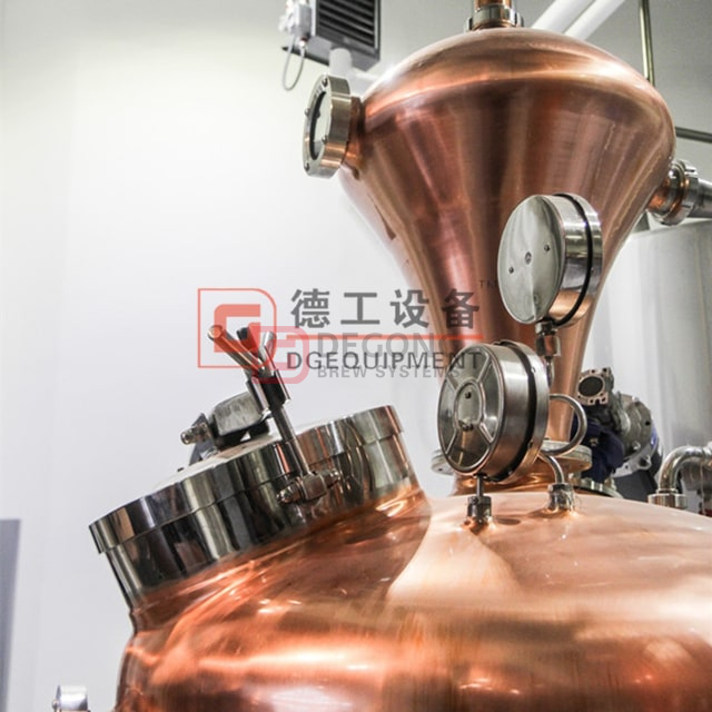 Distillateur de distillerie de cuivre rouge clé en main 1000L pour vodka, gin, whisky, brandy, rhum